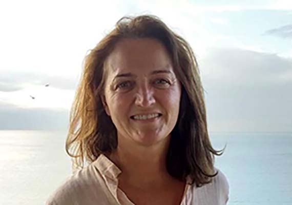 Sabine T Kindt